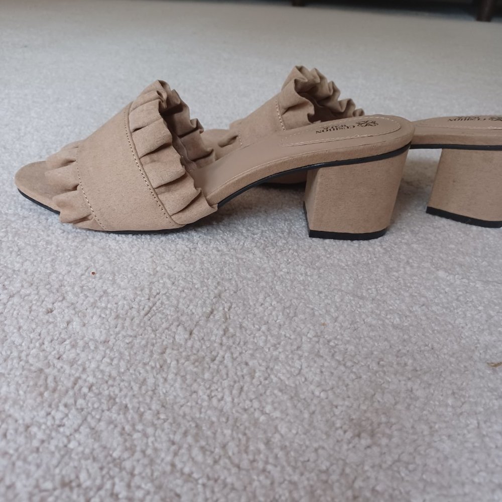 Faux Suede Slide w/Ruffle Size 9